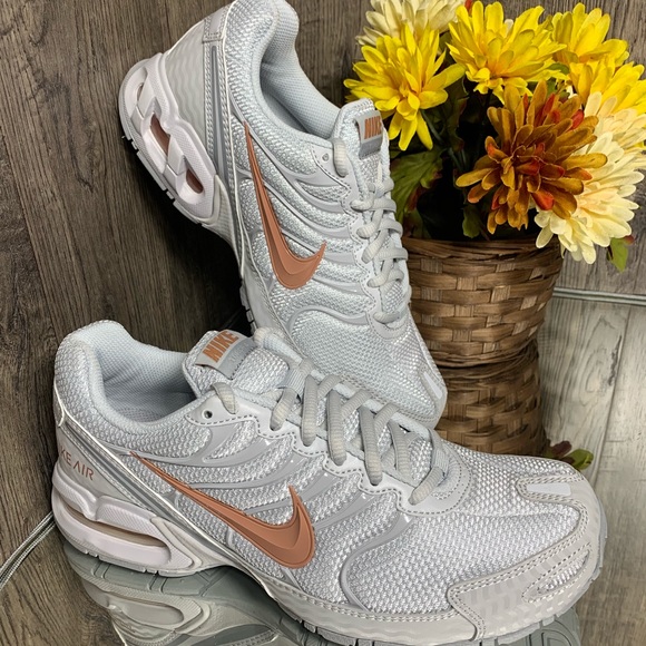 ❤️NWT NIKE WMNS AIR MAX TORCH 4 pure platinum/MLTC - Picture 2 of 8
